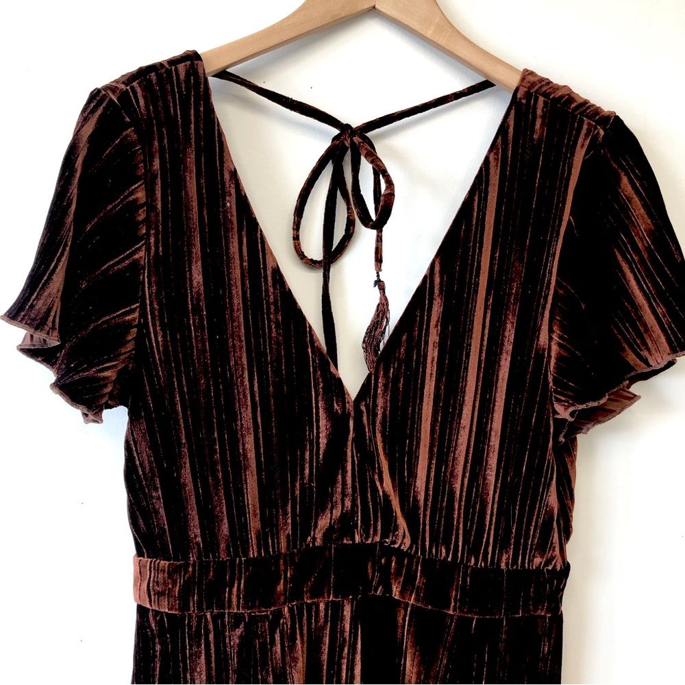 Velvet pleated jumpsuit with low back and front #holidayoutfit copper color